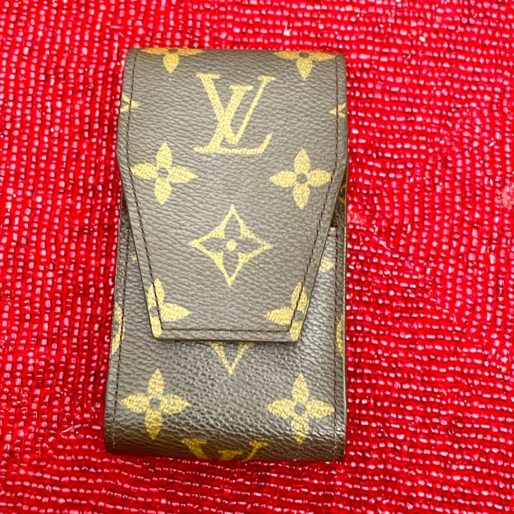 Louis Vuitton Brown and Gold Monogram cigarette case
Authentic. Preowned…